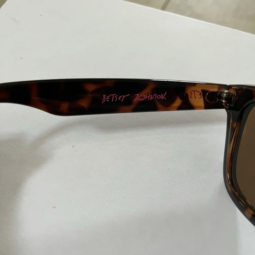 2 Pairs - Betsey Johnson Wayfarer Style Sunglasses |GUC | Pink/Black, Brown